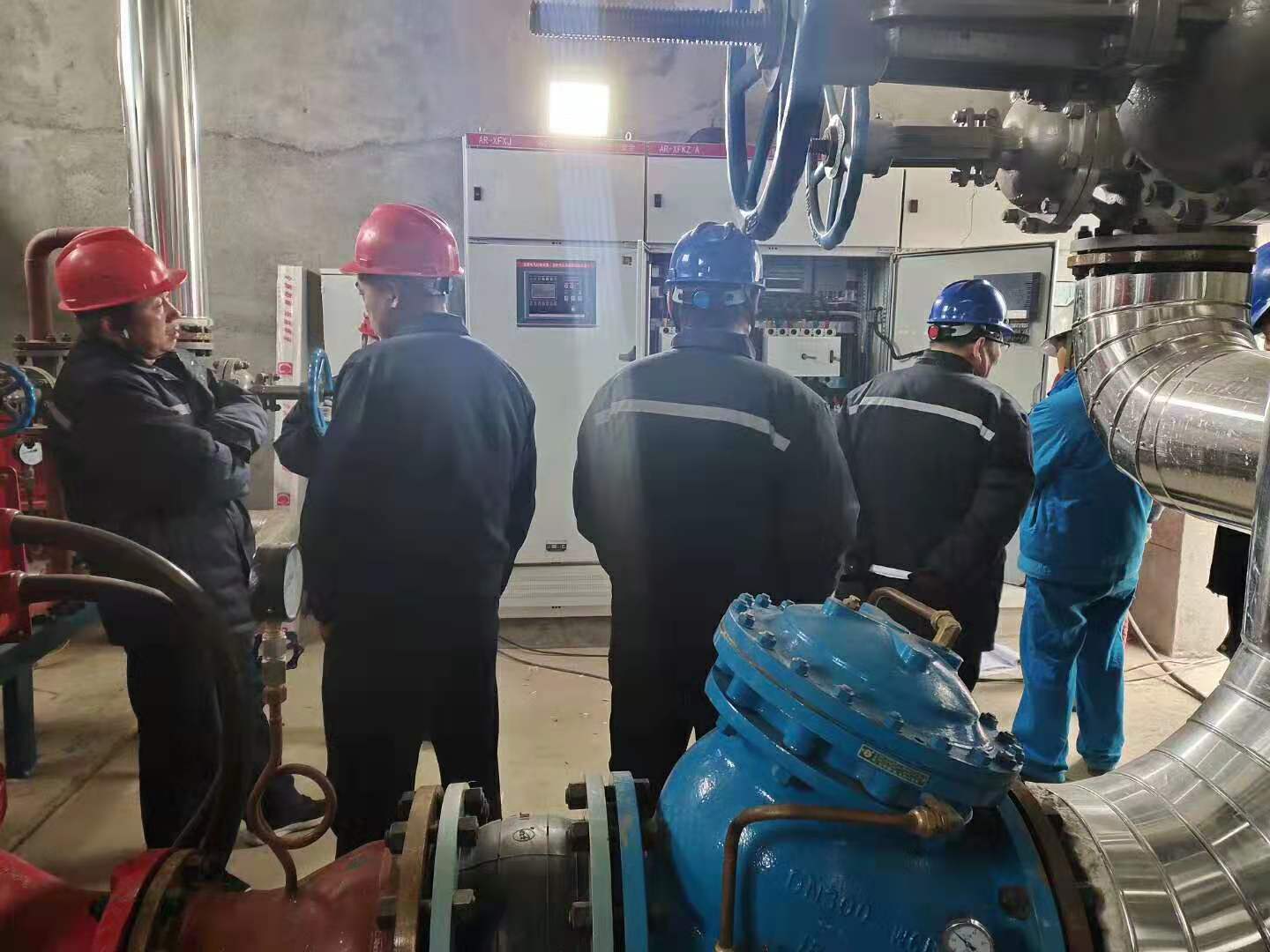 新興耐酸泵廠(chǎng)現(xiàn)場(chǎng)調(diào)試消防泵